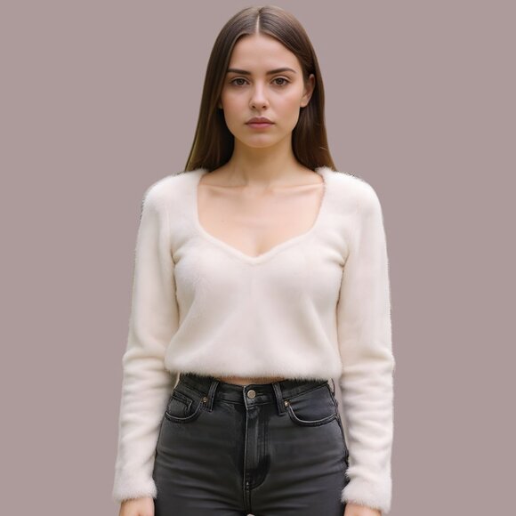 Aritzia Sunday Best Women's top white  fuzzy size US M - Picture 1 of 12